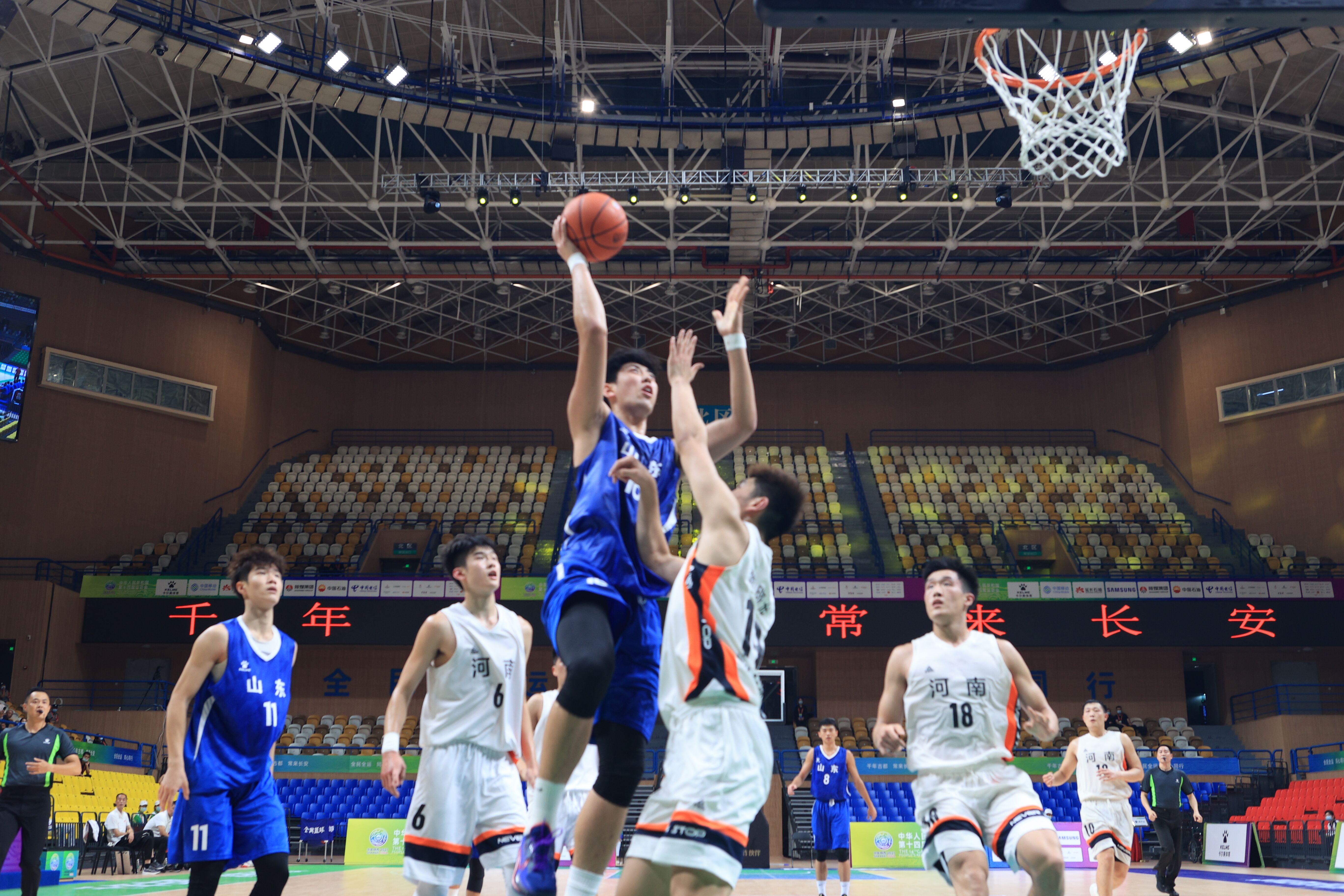 布里奇斯准三双率队终结连败，黄蜂110-106险胜爵士送对手六连败.