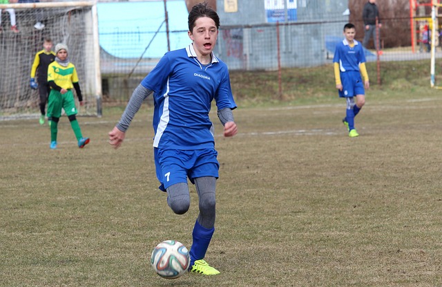 基迪：布泽利斯在身体素质上取得了显著进步展现出极大的天赋自信.